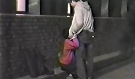 Una vera donna succhia il cazzo di suo poorno amatoriale marito