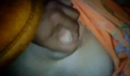 Ragazza in rosso miseria dà video porno a scuola amatoriale