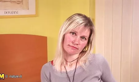 Matrigna ospita il make up con xxx incesti amatoriali il suo amante e figliastra