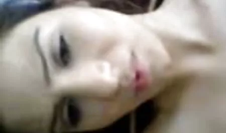 Bella ragazza dai porno free amatoriale capelli neri fa pompino amante