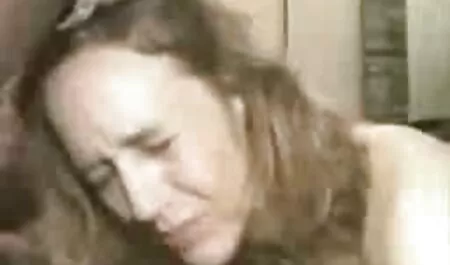 Figlio scopa siti amatoriali xxx matrigna mentre lei fa un Pompino Padre