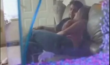 Modello con seni piatti ha video porno amatoriale fatto in casa sesso con un ragazzo che ha un enorme 。