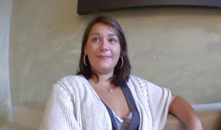 Studente fidanzato Sturgeon per preparare film porno amatoriale per gli esami, determinato a scopare