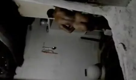 Uomo piscia e schizza sul video anal amatoriali viso di una bella ragazza